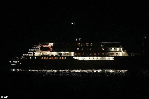 El crucero contra el virus de las ratas en el que murieron tres personas finalmente puede atracar en las Islas Canarias y el médico del barco británico, gravemente enfermo, será evacuado