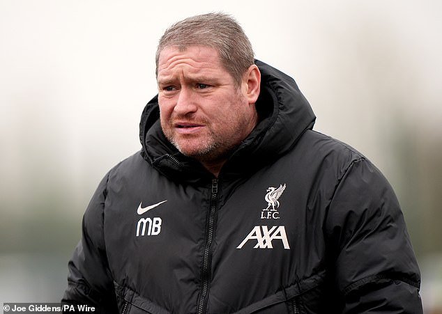La familia del ex entrenador del Liverpool femenino Matt Beard revela el desgarrador último mensaje de texto que envió antes de que lo encontraran colgado en su casa después de sentirse “intimidado” por su antiguo club, el Burnley.