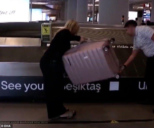 Una joven pareja británica es sorprendida por la aduana turca en su vuelo de Tailandia a Londres con 19 kilogramos de marihuana en la maleta
