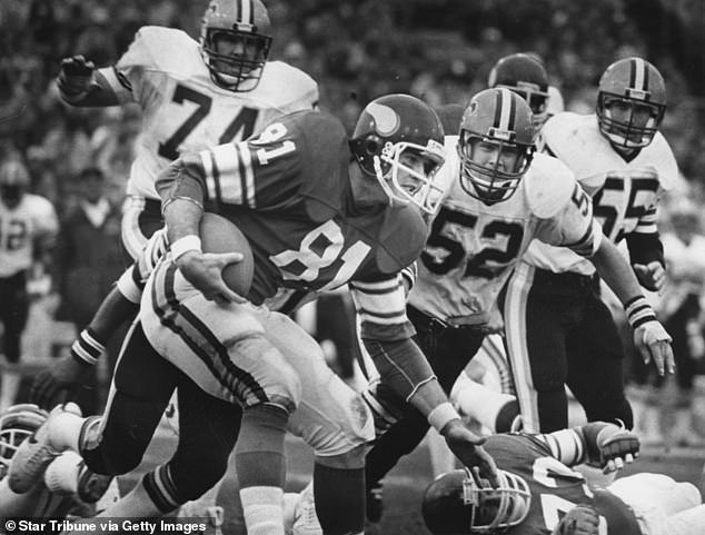La leyenda de los Minnesota Vikings, Joe Senser, cuya esposa fue condenada por un atropello y fuga fatal, murió a los 69 años.