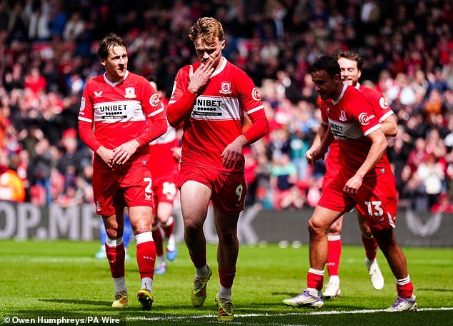 ¡Spygate 2.0! Middlesbrough atrapa al presunto analista de Southampton escondido entre los arbustos en el campo de entrenamiento antes del enfrentamiento de los play-offs