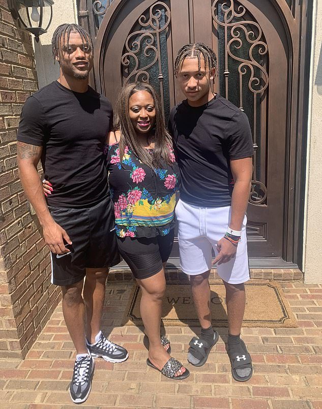 La tía de los hermanos AJ y Avieon Terrell de los Atlanta Falcons muere después de que el conductor se “desmayara” y golpeara su auto en el estacionamiento.