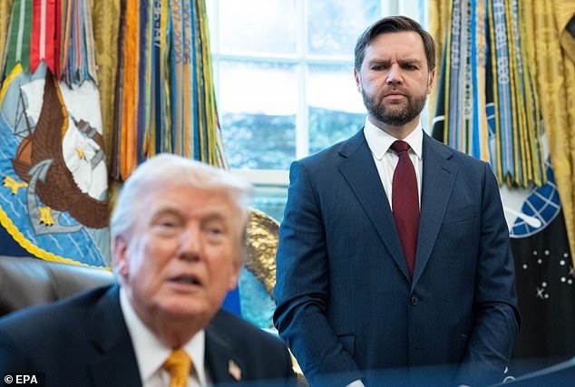 JD Vance celebra una aterradora cumbre a puertas cerradas con los hombres más poderosos de Estados Unidos mientras una terrible amenaza global amenaza a los hospitales