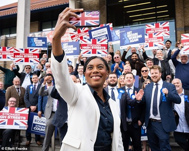 BORIS JOHNSON: Kemi está lleno de entusiasmo y entusiasmo. Si alguien puede reconstruir la coalición electoral que llevó a los conservadores al poder en 2019, serán ellos