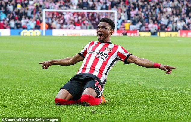 “Amad Diallo fue mágico para Sunderland”. “Simplemente le dimos la pelota y lo dejamos bailar”. TONY MOWBRAY, exjefe del extremo del Manchester United, sobre su carga en su regreso al Estadio de la Luz