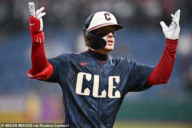 La estrella del béisbol australiano se vuelve viral después de que su club hiciera una publicación descarada en las redes sociales luego del primer jonrón de la MLB.
