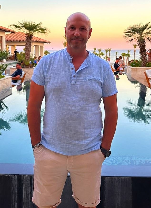 ¡Eres mía! El turista alemán que se enfrentó a “egoístas acaparadores de toallas y ladrones de tumbonas” en su hotel de cinco estrellas griego… y ganó