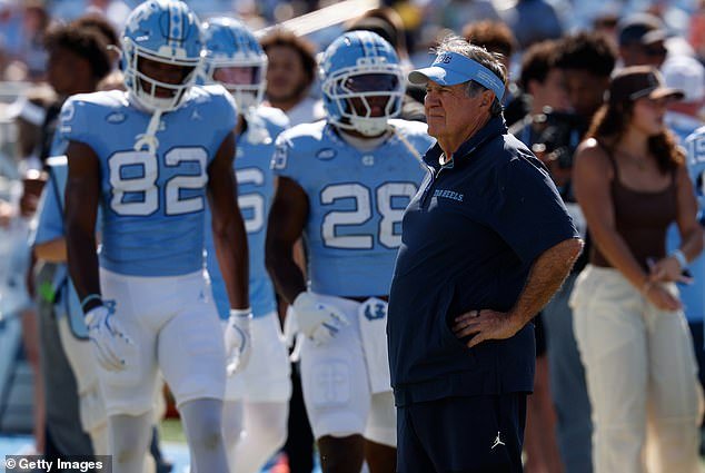 El profesor de la UNC implora a Bill Belichick que “cure” a sus jugadores de fútbol después de numerosas quejas de estacionamiento y multas por exceso de velocidad.