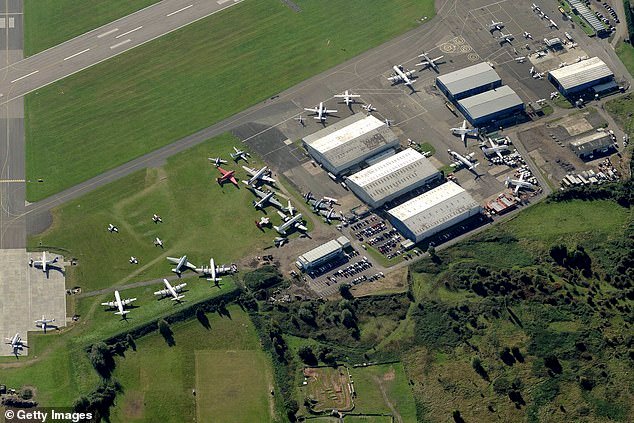 El aeropuerto británico cesará el tráfico aéreo a partir de hoy, ya que finalmente se cierra después de 90 años y se sustituye por una central eléctrica verde.