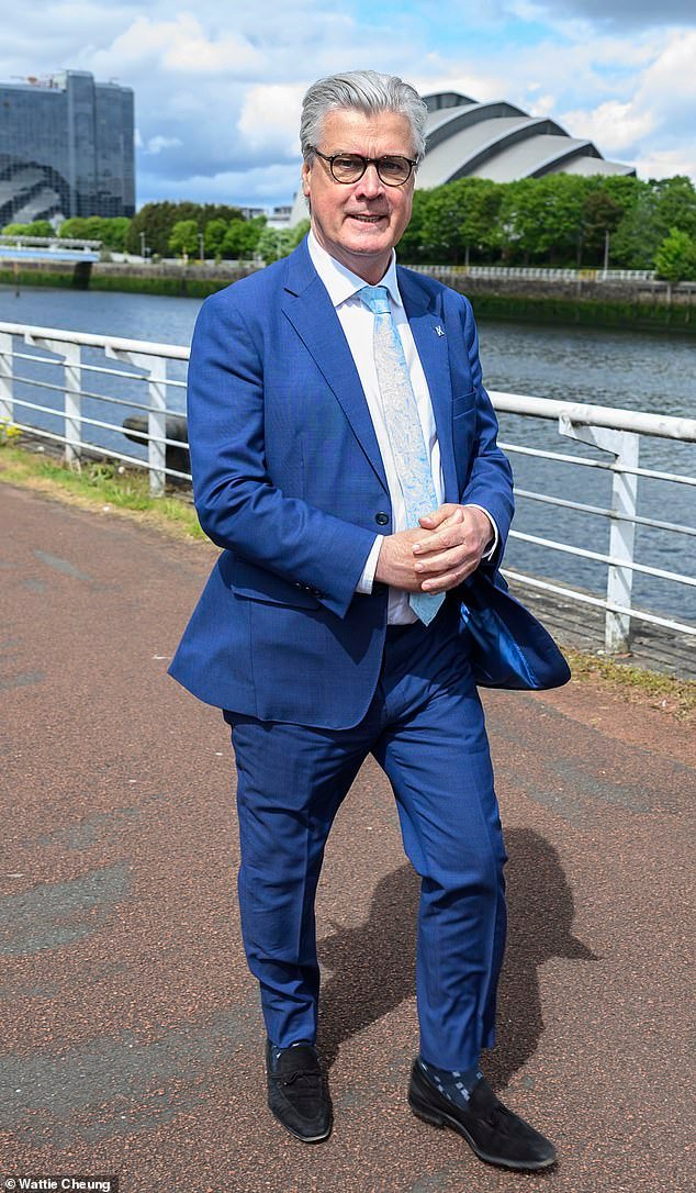 Disputa racial mientras Malcolm Offord responde: “Pregúntele a Sarwar” cuando se le pregunta sobre las afirmaciones de la Sharia del MSP