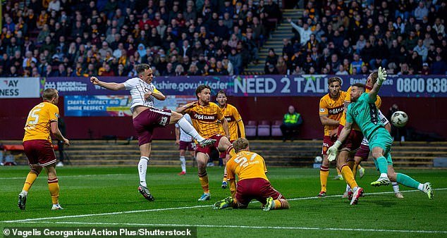 Motherwell defiende su título mientras Hearts pierde la oportunidad de lograr un triunfo histórico