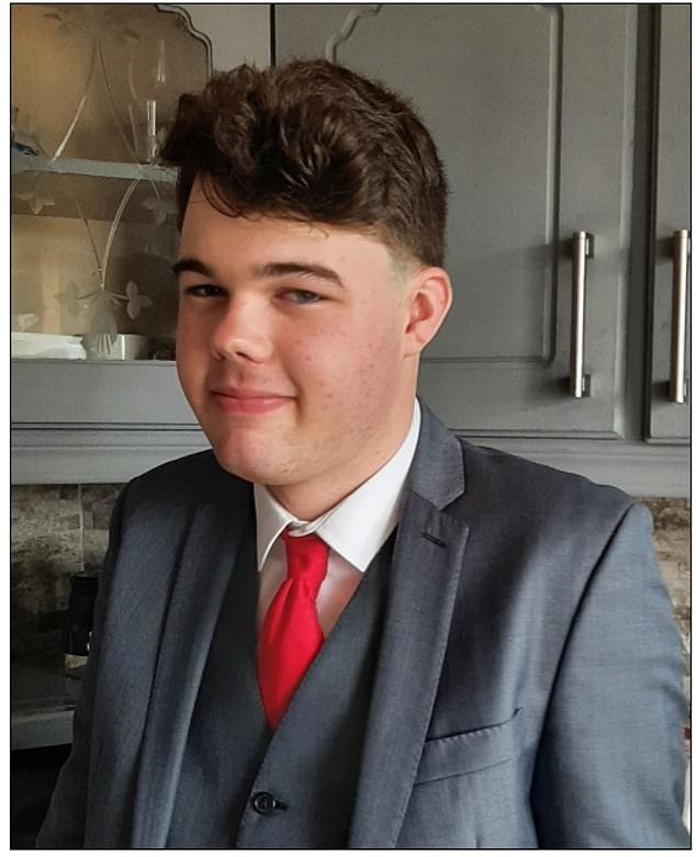 ‘Estaba claro que no representaba ninguna amenaza para nadie’: la Gardai encubierta se sentó con el trágico Evan Fitzgerald durante NUEVE días antes de venderle armas ilegales como parte de una operación encubierta en la que arrestaron al tirador de Carlow y a dos amigos.