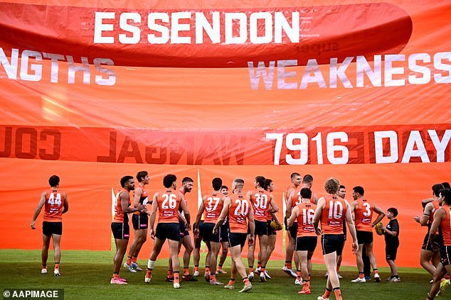 Mire el insulto brutal y MUY público que enfureció al entrenador de la AFL y provocó una guerra de palabras entre dos clubes.