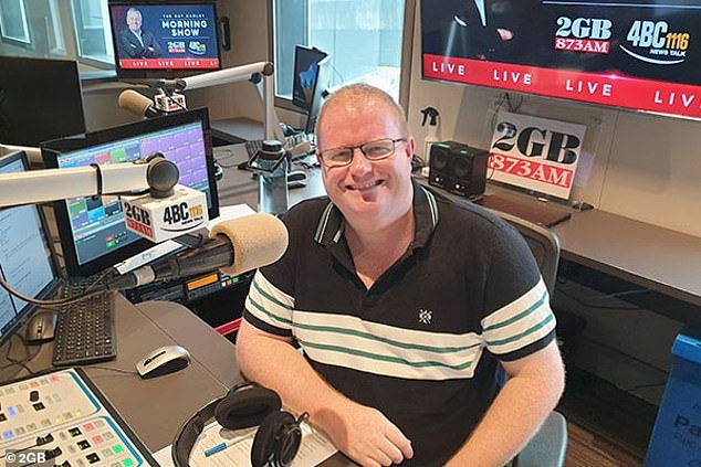 La estrella de la radio abandona a una de las mayores leyendas de la NRL por WRONG HAIR