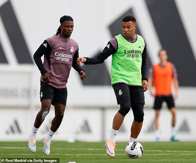 Kylian Mbappé sorprende a sus compañeros del Real Madrid al retirarse del equipo para enfrentar al Barcelona por la controversia de las vacaciones en yate, mientras el equipo de Álvaro Arbeloa deja atrás una semana de pesadilla que podría terminar con la victoria de sus acérrimos rivales de LaLiga.