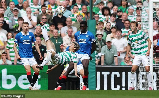 CELTIC 3 RANGERS 1: Daizen Maeda evoca un impresionante disparo desde arriba para sacudir a los Rangers y poner el destino del título del Celtic en sus propias manos