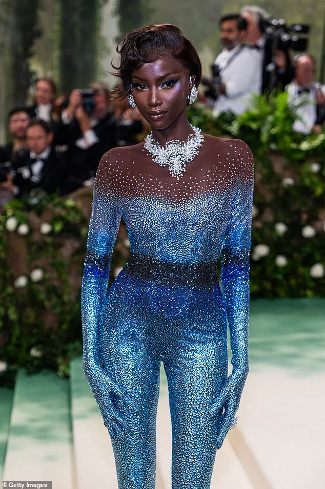 “No me oriné en la Met Gala”, insiste la supermodelo mientras acusa al Washington Post de informar falsamente