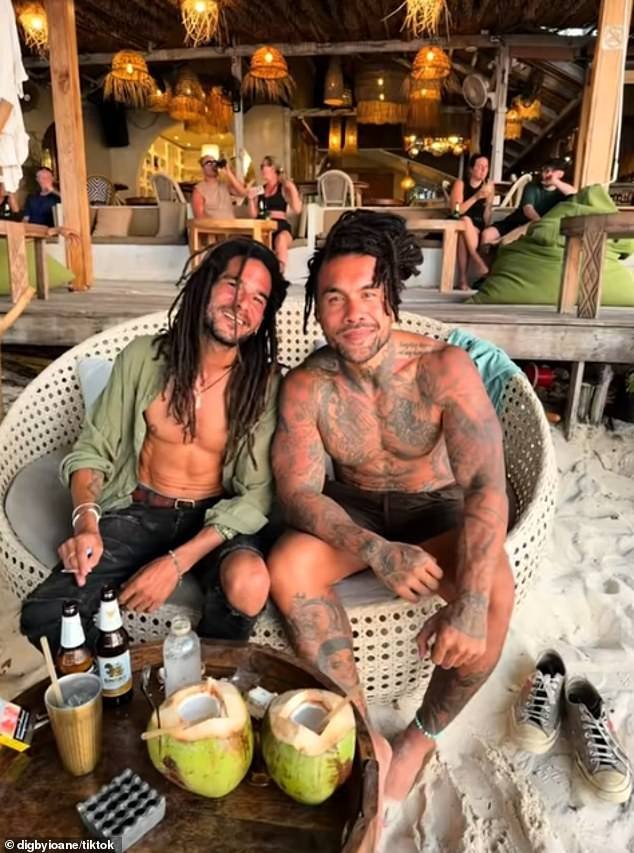 La estrella del fútbol Digby Ioane se mete en una acalorada discusión con un troll que lo acusa de ser un mujeriego drogadicto
