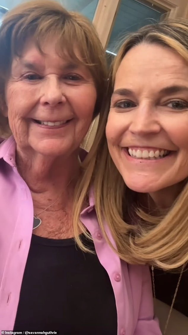 Con el corazón roto, Savannah Guthrie rinde homenaje a su madre desaparecida en el Día de la Madre: “Te extrañamos con cada aliento”