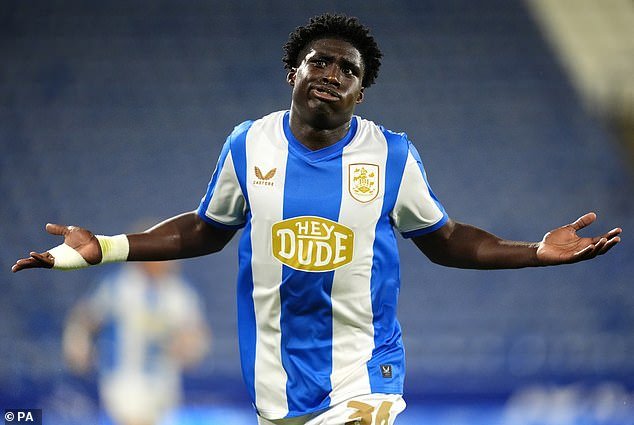 La estrella de Huddersfield, de 21 años, ha sido comparada con Jeremy Doku, a quien se ha relacionado con clubes de la Premier League y gigantes escoceses.