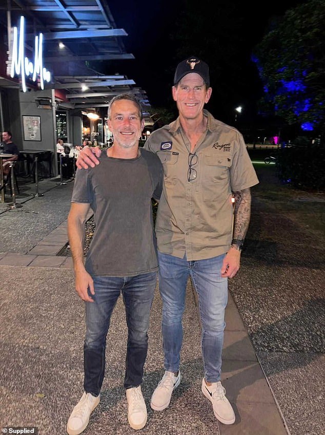 El ex socio comercial de Ben Roberts-Smith está generando confianza para hacer frente a la avalancha de ofertas para donar al problemático veterano del SAS después de que fuera acusado de crímenes de guerra.