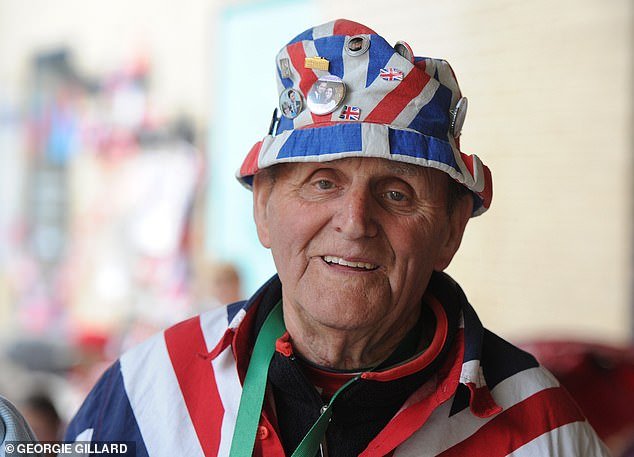El superfan real apodado el “hombre Union Jack” por la difunta Reina murió a los 91 años