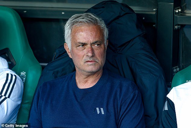 Revelado: La ‘cláusula secreta’ en el contrato de José Mourinho que le permite dejar el Benfica a bajo precio y sus dos exigencias al Real Madrid a medida que se acerca a un regreso sorprendente
