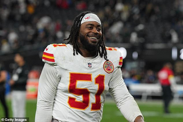 Los Buffalo Bills adquieren al dos veces ganador del Super Bowl Mike Danna de los Kansas City Chiefs