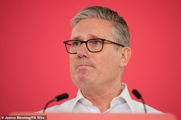 El teniente Starmer insinúa que dimitirá en unas horas: el debate en el gabinete se avecina después de que los ministros le ‘digan que se vaya’ y Streeting ‘listo para un golpe fatal’