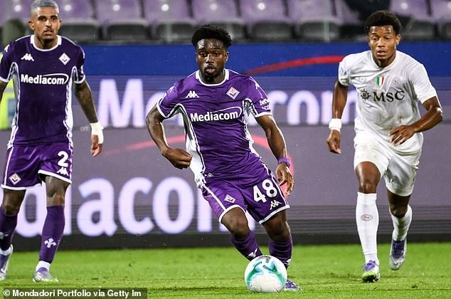 El contrato del exdefensa del Chelsea y Brighton con la Fiorentina se rescinde después de que jugara sólo 25 MINUTOS con el club