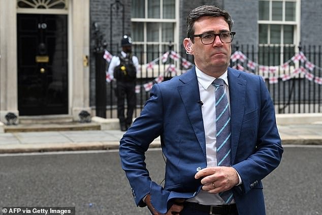 Andy Burnham tiene un asiento y está listo para partir, ya que se advierte a sus rivales que nunca renunciará a convertirse en primer ministro.