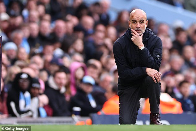 Pep Guardiola ataca a los árbitros tras la destitución del VAR del Arsenal: el técnico del Manchester City afirma que NUNCA confió plenamente en los árbitros mientras rompe el silencio sobre la llamada que podría decidir el título