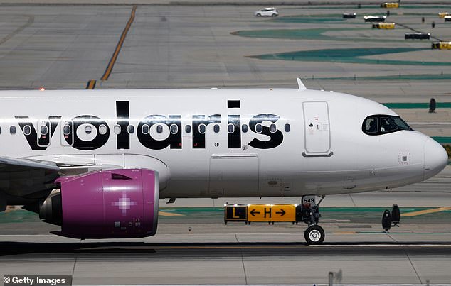 Una mujer muere repentinamente en un vuelo a Chicago y obliga a un aterrizaje de emergencia
