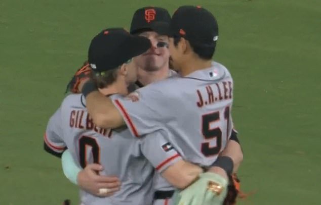 Las estrellas de los Gigantes de San Francisco impresionan a los fanáticos con una alegría sexual salvaje tras derrotar a los Dodgers