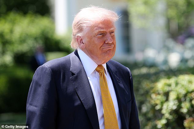 Trump humilla a los periodistas en un arrebato explosivo mientras se embarca en un innovador viaje a China