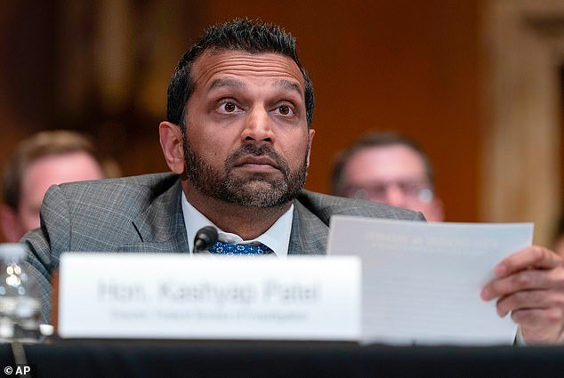 Kash Patel ataca al demócrata en un choque sorprendente: ‘tirando margaritas a un violador convicto’