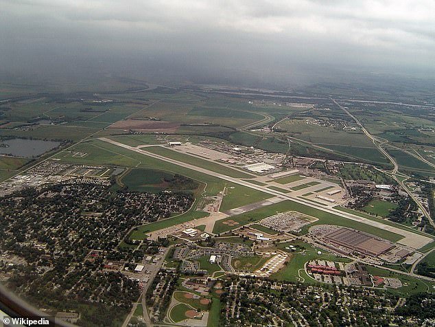 Un estudiante chino de 21 años se declara culpable de fotografiar aviones militares en una base… y ofrece excusas inverosímiles por su comportamiento