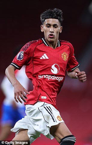 El entrenador del Man United U18, Darren Fletcher, revela cómo está preparando a las estrellas del futuro del primer equipo y comparte su decisión de no albergar la final de la FA Youth Cup en Old Trafford.