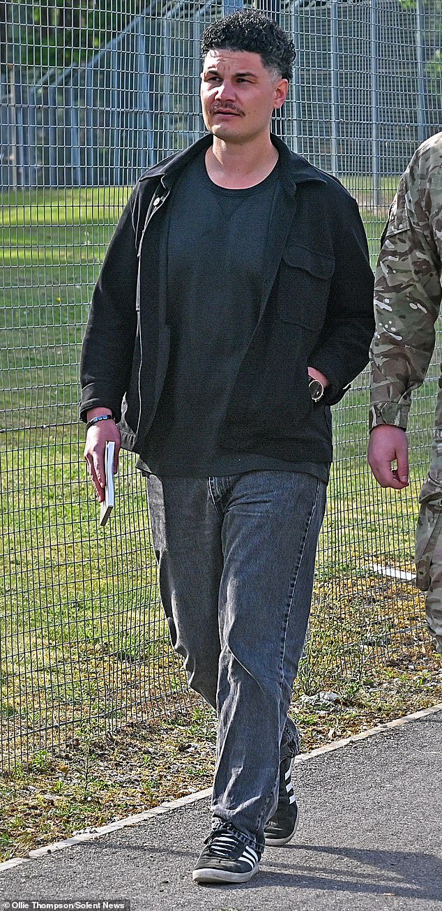 El sargento de la RAF acusado de violar a una colega más joven mientras veía una película de Barbie en su habitación es absuelto