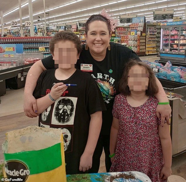 El padre fue al supermercado y mató a su ex esposa en el cumpleaños número 12 de su hijo… y luego también asesinó a su nuevo marido, alegan los fiscales.