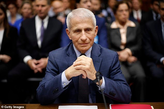 Un espía de la CIA culpa al Dr. Fauci de encubrir la fuga del laboratorio chino de Covid al “inyectarse” a sí mismo en una investigación ultrasecreta