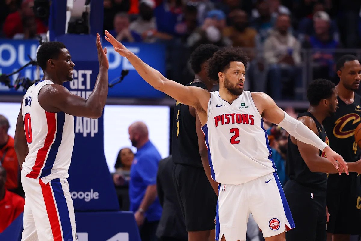 Los Pistons aprovechan los descuidados Cavaliers y cierran el Juego 1 para poner fin a su racha de 12 derrotas consecutivas en playoffs ante Cleveland.