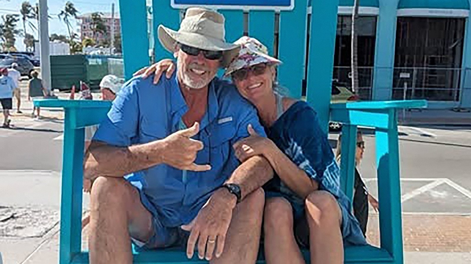 La Guardia Costera confiscó el barco de Brian Hooker después de que su esposa cayera por la borda en las Bahamas: fuentes