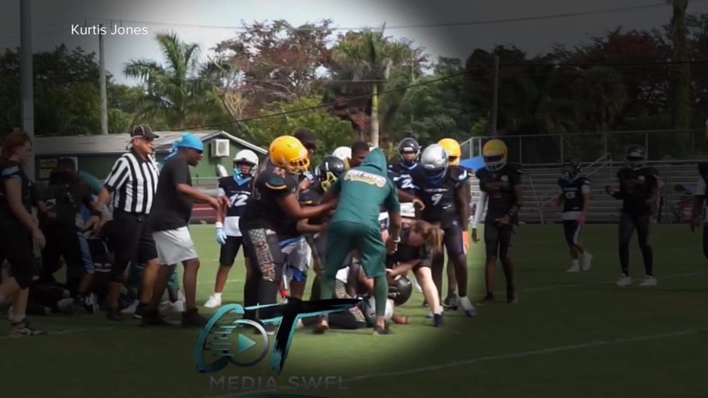 MIRAR: Madre de Florida arrestada por supuestamente patear repetidamente a un niño en un partido de fútbol juvenil
