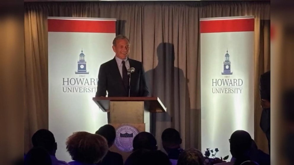 MIRAR: Bob Iger recibe un doctorado honorario de la Universidad de Howard
