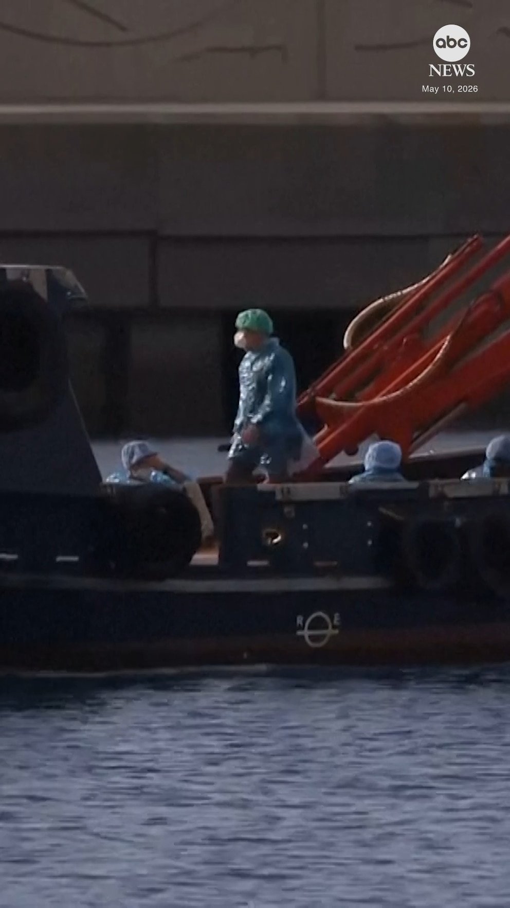 MIRA: Cinco pasajeros son los primeros en abandonar el crucero MV Hondius afectado por hantavirus