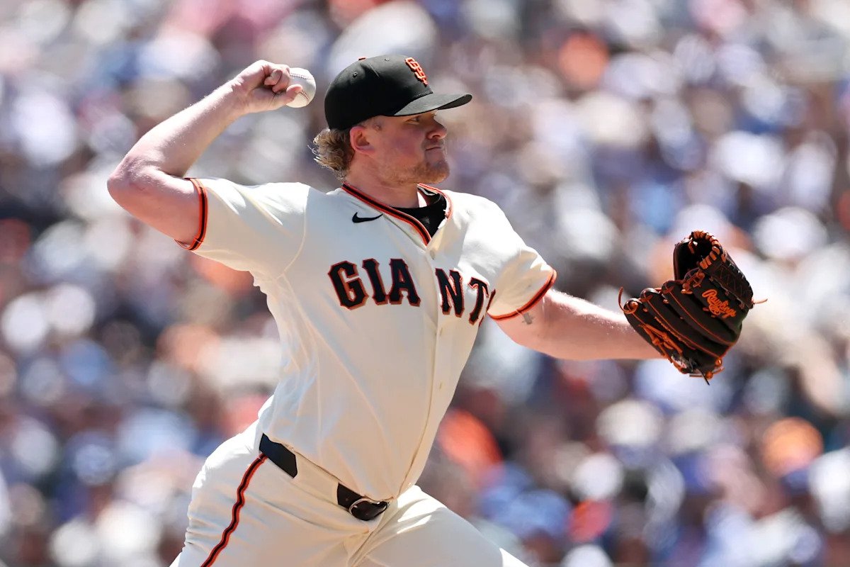 La estrella de los Gigantes, Logan Webb, ingresa a la lista de lesionados de 15 días con bursitis en la rodilla derecha, poniendo fin a una racha consecutiva de aperturas.
