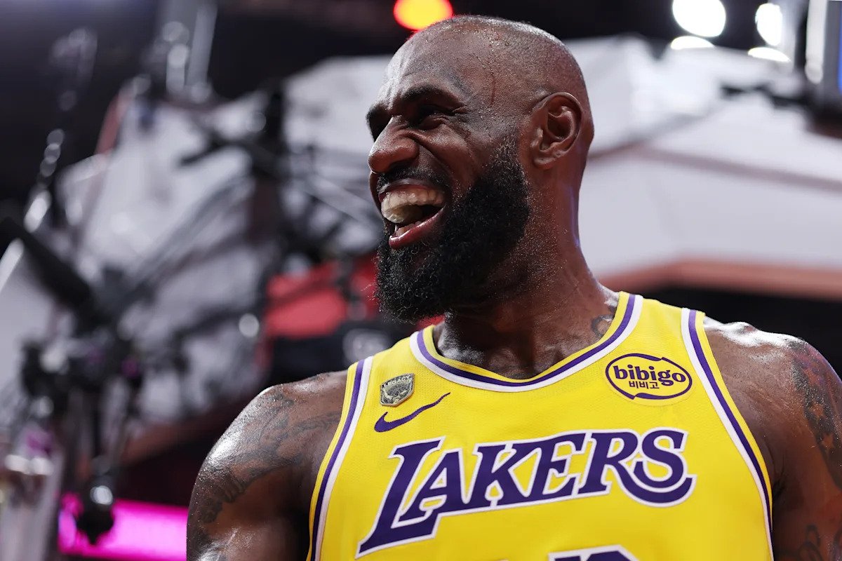 Los Lakers derrotan a los Rockets en un unilateral Juego 6 y se preparan para el enfrentamiento con el Thunder