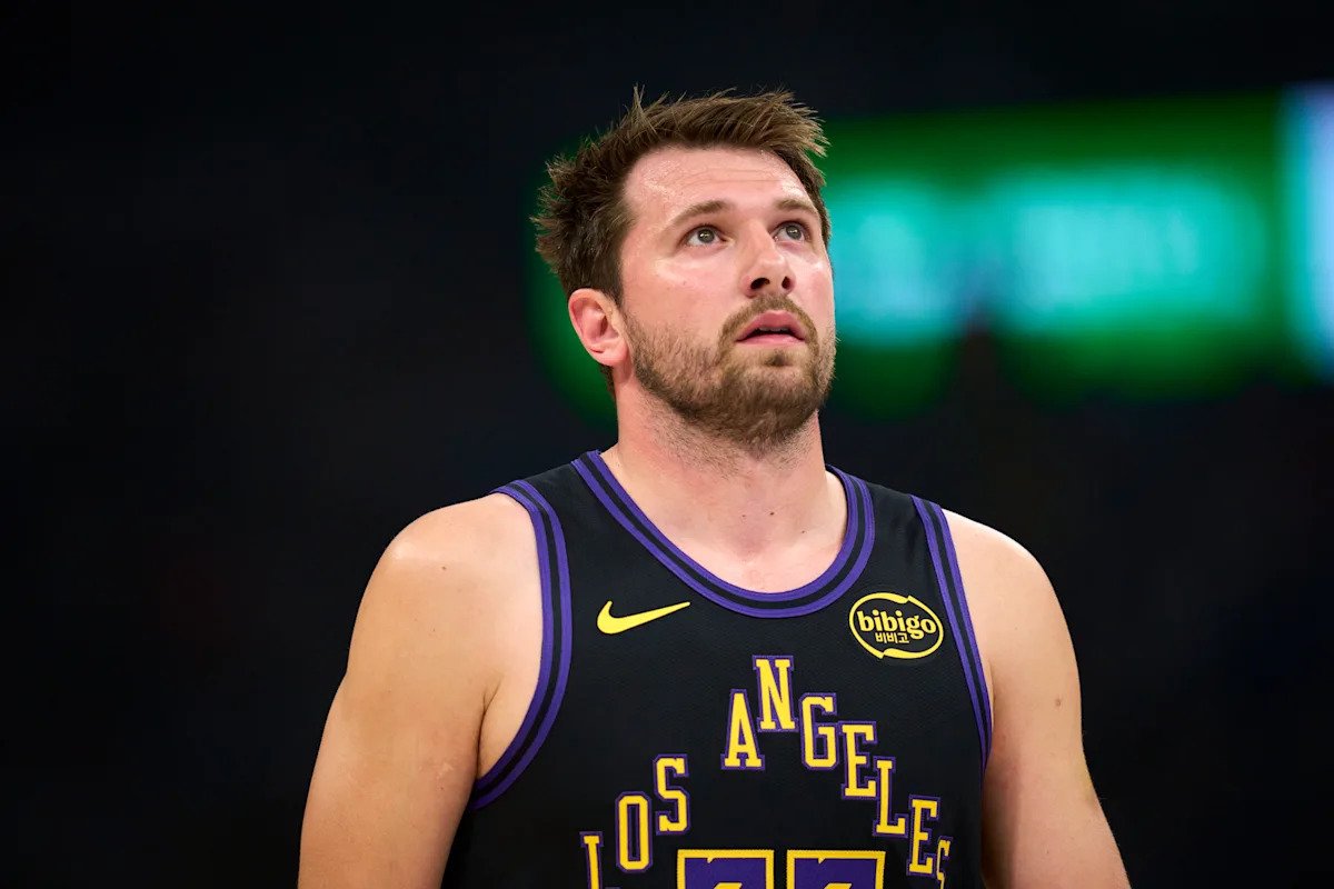 Luka Dončić revela que le han dado 8 semanas de tiempo de recuperación tras una lesión en el tendón de la corva, pero no ha recibido autorización para el contacto completo