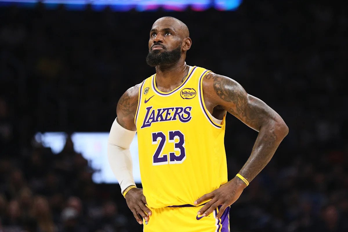 King Me: Lo creas o no, LeBron James es un miembro del Salón de la Fama solo como Laker